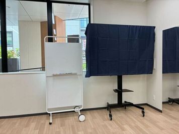 大型モニター、ホワイトボード - こどもでぱーと　たまプラーザの設備の写真