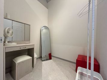 更衣室も2部屋完備◎お手洗いも男女別でご利用いただけます◎ - フィットネス＆リカバリーACT レンタルスペースの設備の写真