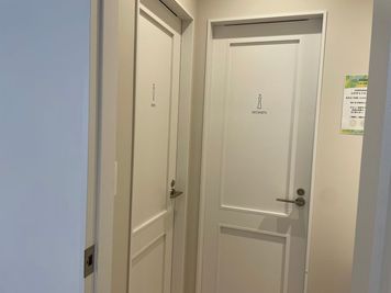 お手洗いは男女1つずつご利用いただけます。 - 麻布十番ハルモニアビル 4階　Space HARMONIA（Room B）の設備の写真
