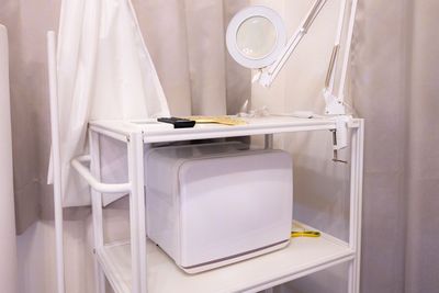 ライト付き拡大鏡、ホットキャビ - レンタルサロンMINI四ツ橋 完全個室のレンタルサロン-MINI（ミニ）四ツ橋の室内の写真