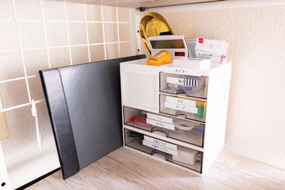 事務用品も充実 - レンタルサロンMINI四ツ橋 完全個室のレンタルサロン-MINI（ミニ）四ツ橋の室内の写真