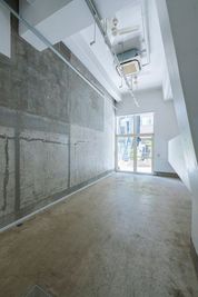 室内側から - azabujuban gallery plus 麻布十番ギャラリープラス　レンタルギャラリー・スペースの室内の写真