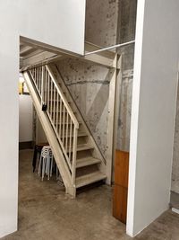 2階への階段 - azabujuban gallery plus 麻布十番ギャラリープラス　レンタルギャラリー・スペースの室内の写真