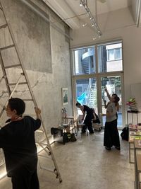 展示準備風景 - azabujuban gallery plus 麻布十番ギャラリープラス　レンタルギャラリー・スペースの室内の写真