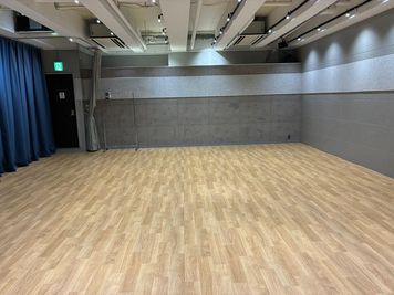 シアター・アルファ東京 【恵比寿駅から徒歩3分】鏡・音響機材あり　稽古場の室内の写真