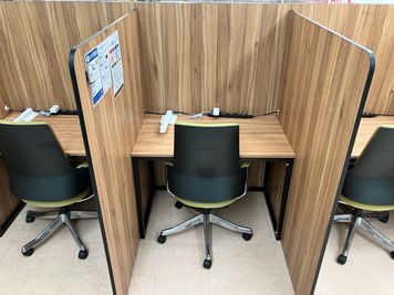 コインスペース京王堀之内駅前店 1人用席（通話・会話OK）の室内の写真