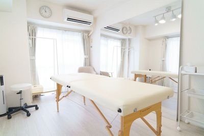 【西荻窪駅２分】全備品無料✨上質空間✨二面採光✨白基調の明るい完全個室✨壁一面ミラーでヨガや着付も◎✨ノンカフェインティー無料✨ - space HIRO white rabbit 西荻窪店