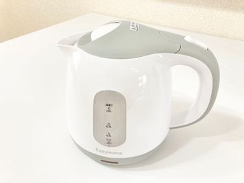 電気ケトルもあるのですぐに温かいお飲み物をお客様にお出しできます。 - space HIRO white rabbit 西荻窪店 レンタルサロンの設備の写真