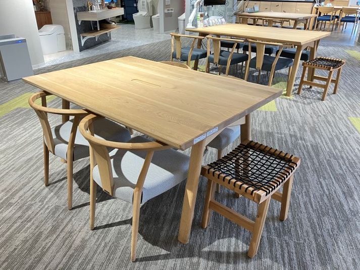 鈴与ホームパル東静岡ショールーム　テーブル利用 - 鈴与ホームパル　東静岡ショールーム