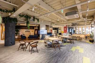 開放的なワークスペースです。1席~ご利用可能です。ワークショップやセミナーなどにもおすすめです! - 鈴与ホームパル 東静岡ショールーム