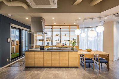 テーブルとイスを動かして、別の作業台を設置することも可能です - 鈴与ホームパル　東静岡ショールーム 鈴与ホームパル東静岡ショールーム　貸切利用の室内の写真