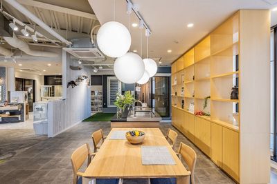 4人掛けダイニングテーブル - 鈴与ホームパル　東静岡ショールーム 鈴与ホームパル東静岡ショールーム　キッチン利用の室内の写真