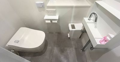 店内に温水洗浄便座付きのトイレもございます。 - FEEEP 学芸大学駅東口店 FEEEP 学芸大学駅東口店｜定員 1名個室｜部屋番号5(PS)の設備の写真