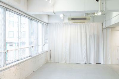 窓際逆サイド、カーテンから先は利用不可です。 - Basque 恵比寿南 Basque　恵比寿南の室内の写真