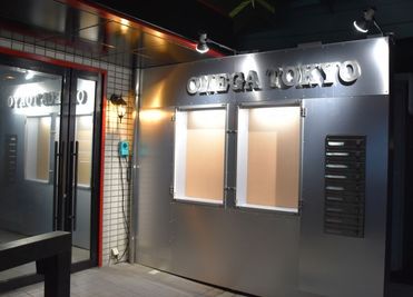ポスターラック - 劇的スペース・オメガ東京 【撮影利用】劇的スペース・オメガ東京の入口の写真