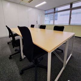 開放的なスペースの会議室 - MICAN 【大井町駅すぐ】MICAN★会議室Ⅾ★最大6名収納可能の室内の写真