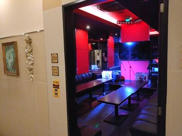 カラオケ コート・ダジュール海老名店 カラオケ　ライブルームの室内の写真