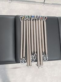 各種タワー用スプリング(赤・黄・青・緑・紫)強度別5種類 各2 - Pilates Studio Lui 目黒店 【レビュー投稿プラン】キャフォーマー・チェア・バレル完備の設備の写真