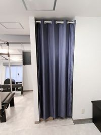 更衣室 - Pilates Studio Lui 目黒店 【レビュー投稿プラン】キャフォーマー・チェア・バレル完備の設備の写真