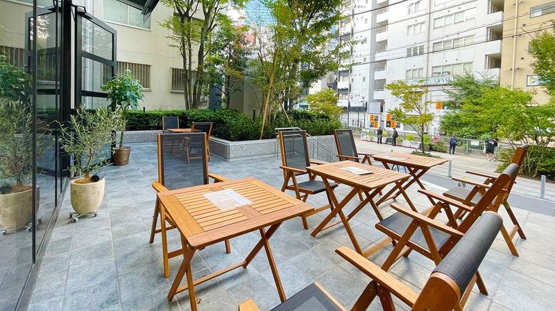 カフェテラスが開放的です。撮影やイベントにもピッタリ。 - キネティックアーツ渋谷 【渋谷駅徒歩5分】テラス&カフェ 撮影📷パーティー🍷交流会にの室内の写真