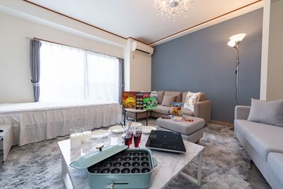 落ち着いてご利用できるソファースペース🛋
様々な用途でご利用可能です✨ - オアシス心斎橋 オアシス心斎橋_13の室内の写真