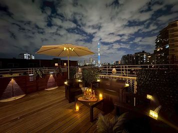 スカイツリーの夜景 - あかたく 東京スカイツリーベース 歓送迎会シーズン TV YouTube 商用撮影 各種パーティーの室内の写真