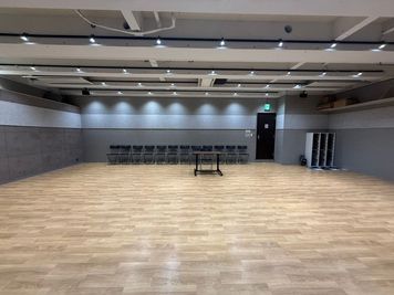 シアター・アルファ東京 【恵比寿駅から徒歩3分】鏡・音響機材あり　稽古場の室内の写真