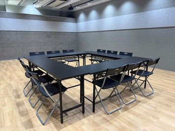 シアター・アルファ東京 【恵比寿駅から徒歩3分】鏡・音響機材あり　稽古場の室内の写真