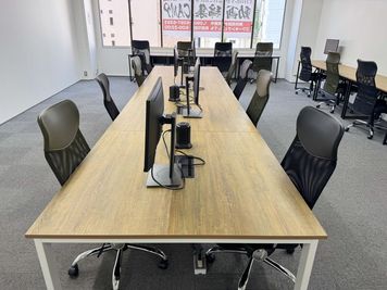 【ドロップイン予約】宮崎駅徒歩6分！モニター常設・高速Wi-Fi完備の気楽に使えるコワーキングスペース② - いいオフィス宮崎 by 動画編集CAMP