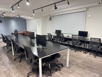 いいオフィス加治屋町 by 動画編集CAMP オープンスペース①の室内の写真