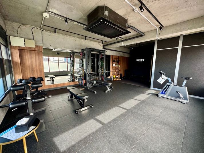 【広々個室 × 充実設備！理想のトレーニングを実現】 - BUILT FITNESS