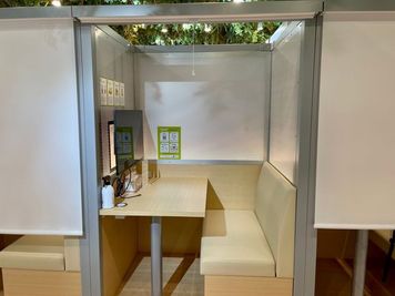 FEEEP新宿東口（新宿三丁目）店 FEEEP新宿東口店｜半個室シングル席｜部屋番号18(S)の室内の写真