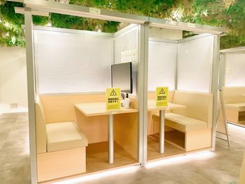 FEEEP新宿東口（新宿三丁目）店 FEEEP新宿東口店｜半個室シングル席｜部屋番号18(S)の室内の写真