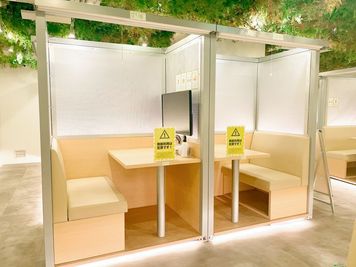 FEEEP新宿東口（新宿三丁目）店 FEEEP新宿東口店｜半個室シングル席｜部屋番号31(S)の室内の写真