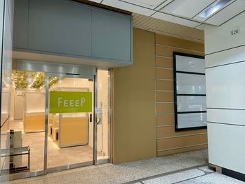 FEEEP新宿西口店 FEEEP新宿西口店｜半個室グループ席｜部屋番号18(G)の入口の写真