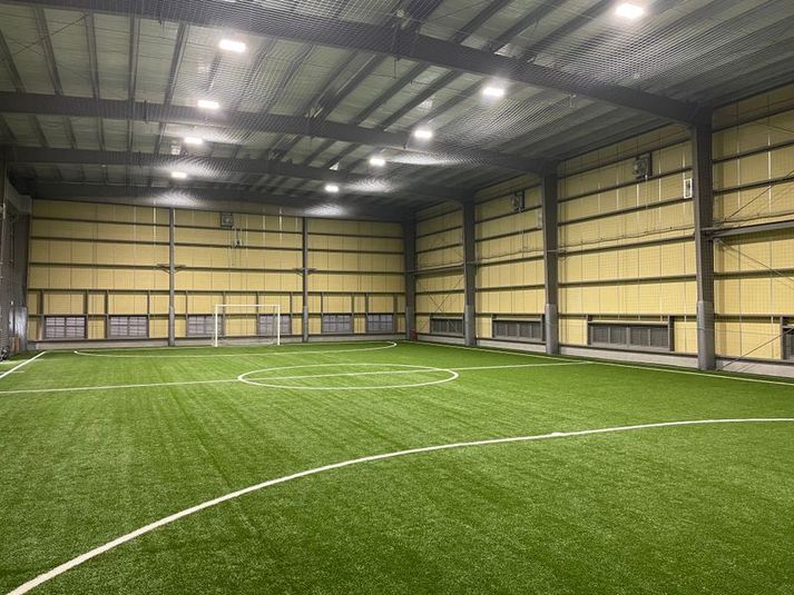 屋内型の人工芝フットサルコート - 総合型地域スポーツクラブe-Spark