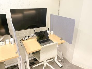 FEEEP新橋店 FEEEP新橋店｜定員 1名カウンター席｜席番号12(C)の室内の写真