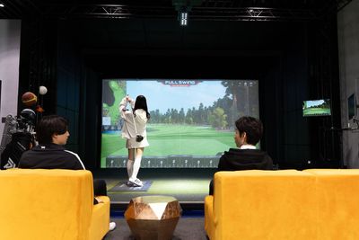 タイガーウッズの自宅と同様の最新設備 - 広尾テラスBBQ 日本最大級インドアゴルフ場⛳️社内イベントなどにも多数利用の室内の写真