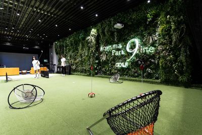 15ydアプローチ練習スペース - 広尾テラスBBQ 日本最大級インドアゴルフ場⛳️社内イベントなどにも多数利用の室内の写真