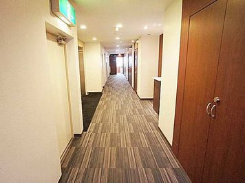 名古屋会議室 名駅モリシタ名古屋駅東口店 第2会議室（55〜80名）の入口の写真