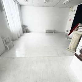 スタジオringo Aスタジオ　白ホリ風の室内の写真