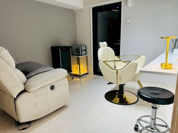 81スペース - Luxury Sweet Beauty LSB81 ネイル、アイ、ヘッド、美容専門新築スペースの室内の写真