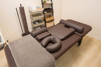 各種マクラとブランケットあります - Relax Salon（りらくサロン）渋谷道玄坂 レンタルサロンの室内の写真
