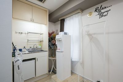 ウォーターサーバーあります（浄水型）
冷水・常温水・お湯が出ます - Relax Salon（りらくサロン）渋谷道玄坂 レンタルサロンの室内の写真