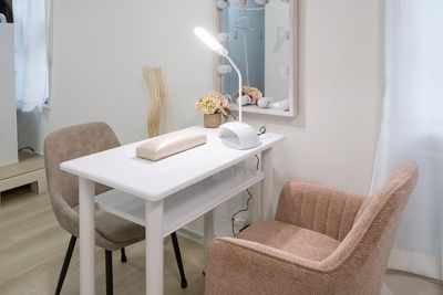 ネイル施術はこのレイアウトで - Relax Salon（りらくサロン）渋谷道玄坂 レンタルサロンの室内の写真