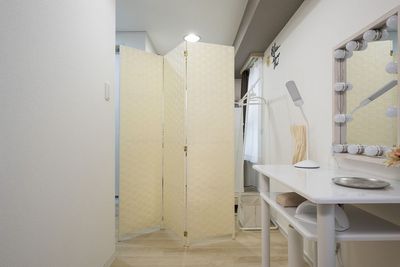 着替え用のパーテーション - Relax Salon（りらくサロン）渋谷道玄坂 レンタルサロンの室内の写真