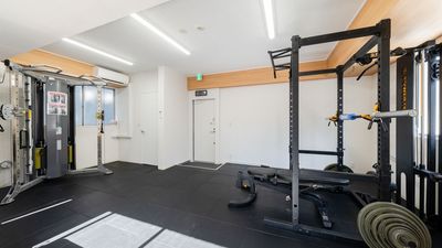 2機のトレーニングマシーンを設置！ - レンタルジムAivic池袋東口1号店の室内の写真