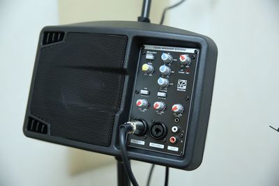 アンプ付スピーカー、全室完備 - 音楽練習スタジオ　アルトポンテ 音楽練習スタジオ　アルトポンテ Cスタジオ　アップライトピアノの設備の写真