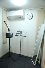 1.7畳のお部屋 - 音楽練習スタジオ　アルトポンテ 音楽練習スタジオ　アルトポンテ Cスタジオ　アップライトピアノの設備の写真