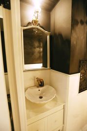 洗面室 - 音楽練習スタジオ　アルトポンテ 音楽練習スタジオ　アルトポンテ Cスタジオ　アップライトピアノの室内の写真